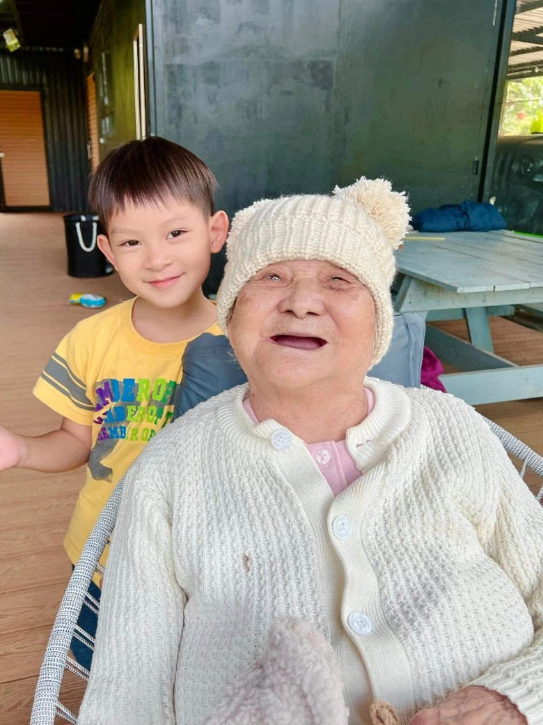 Có 4 công ty nhà 40 tỷ lý hải minh hà phản pháo khi bị chê mẹ 96 tuổi mới lần đầu đưa mẹ đi biển - 9