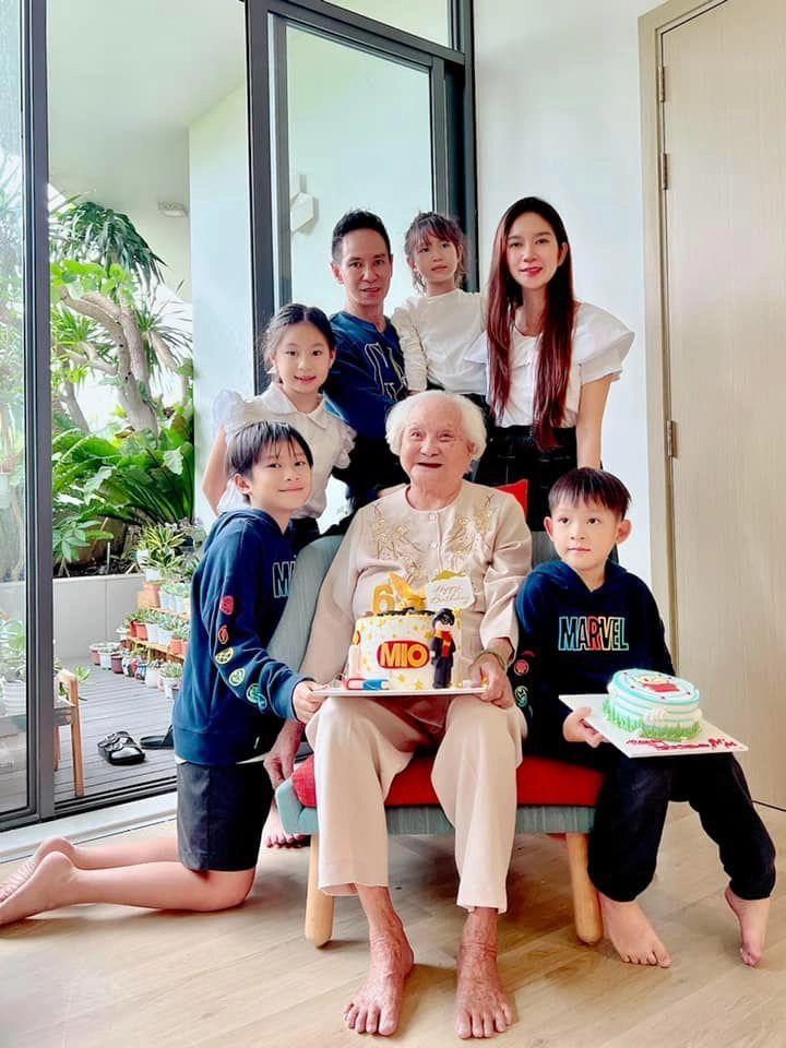 Có 4 công ty nhà 40 tỷ lý hải minh hà phản pháo khi bị chê mẹ 96 tuổi mới lần đầu đưa mẹ đi biển - 15