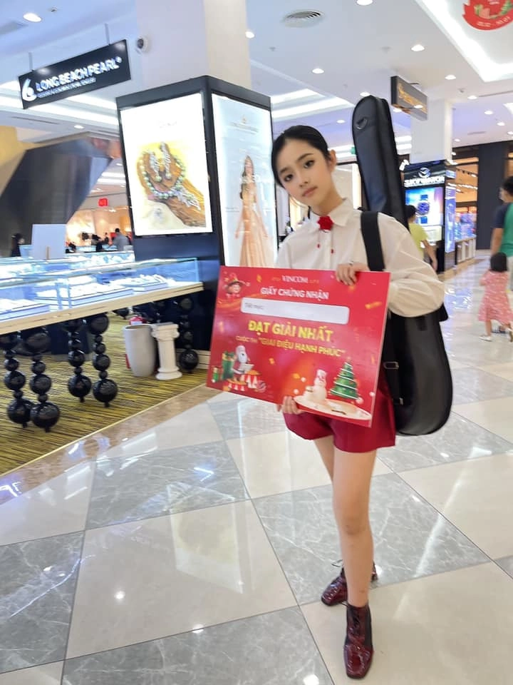 Cô bé khiến đàm vĩnh hưng sợ bị soán ngôi hát hay xinh đẹp tuyệt trần gia thế giàu có - 8
