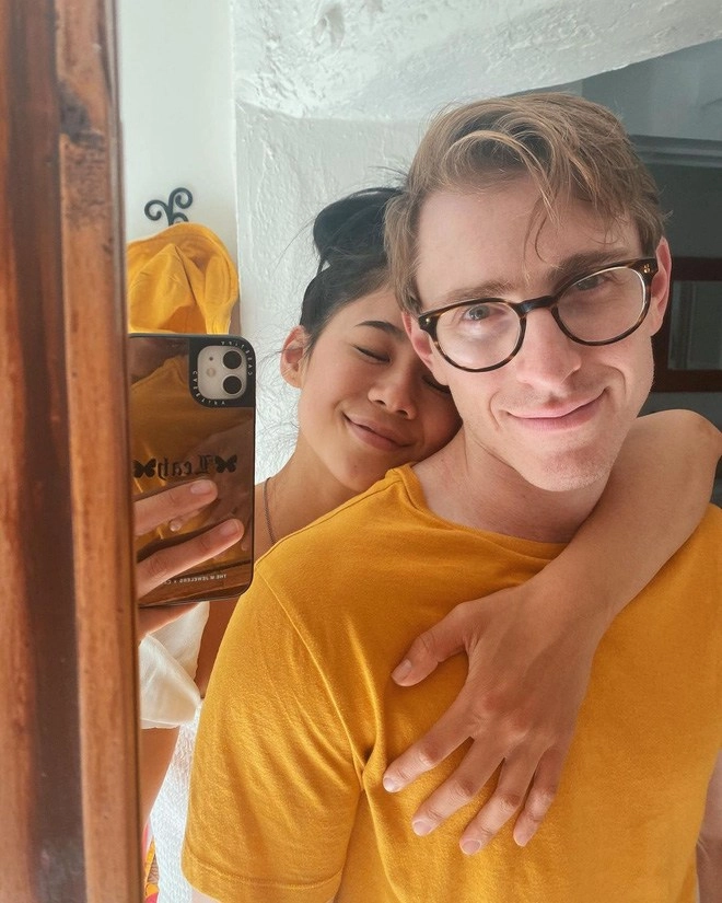 Cô bé mồ côi 8 tháng được nhận nuôi thành ngôi sao ở mỹ vóc dáng nóng bỏng tuổi 25 - 13