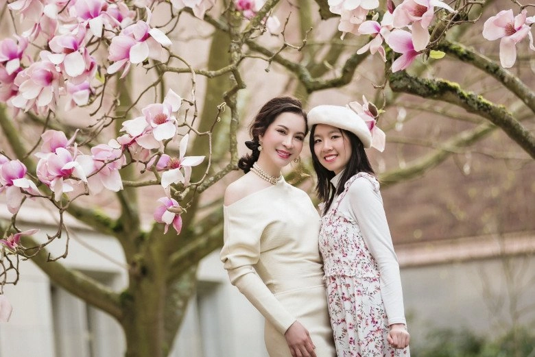 Có con gái 19 tuổi mc thanh mai tuổi 48 lão hóa ngược mê diện màu sắc như tắc kè - 1