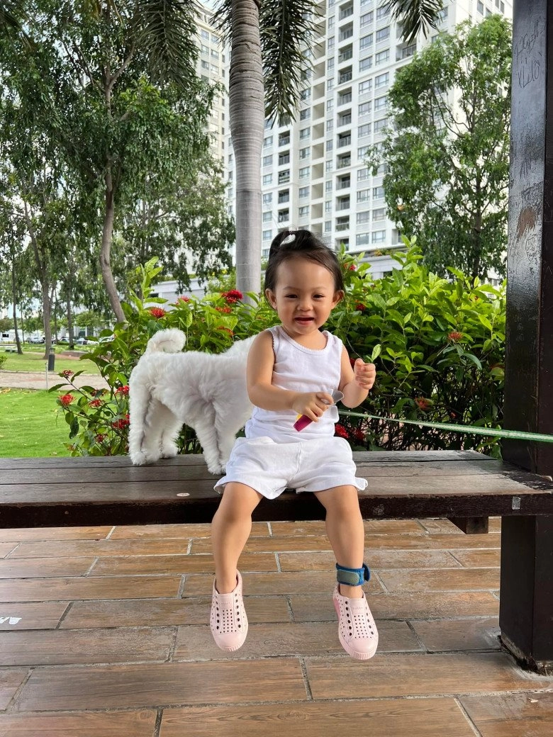 Có con gái 2 tuổi với cường đôla chân dài xứ lạng khoedáng thon gọn chân trắngnõn nà - 2