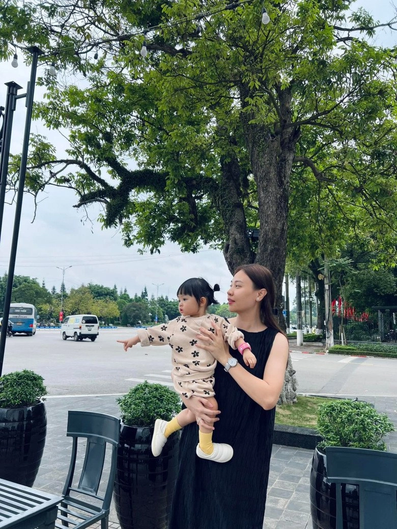 Có con gái 2 tuổi với cường đôla chân dài xứ lạng khoedáng thon gọn chân trắngnõn nà - 8