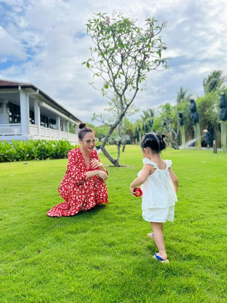 Có con gái 2 tuổi với cường đôla chân dài xứ lạng khoedáng thon gọn chân trắngnõn nà - 9