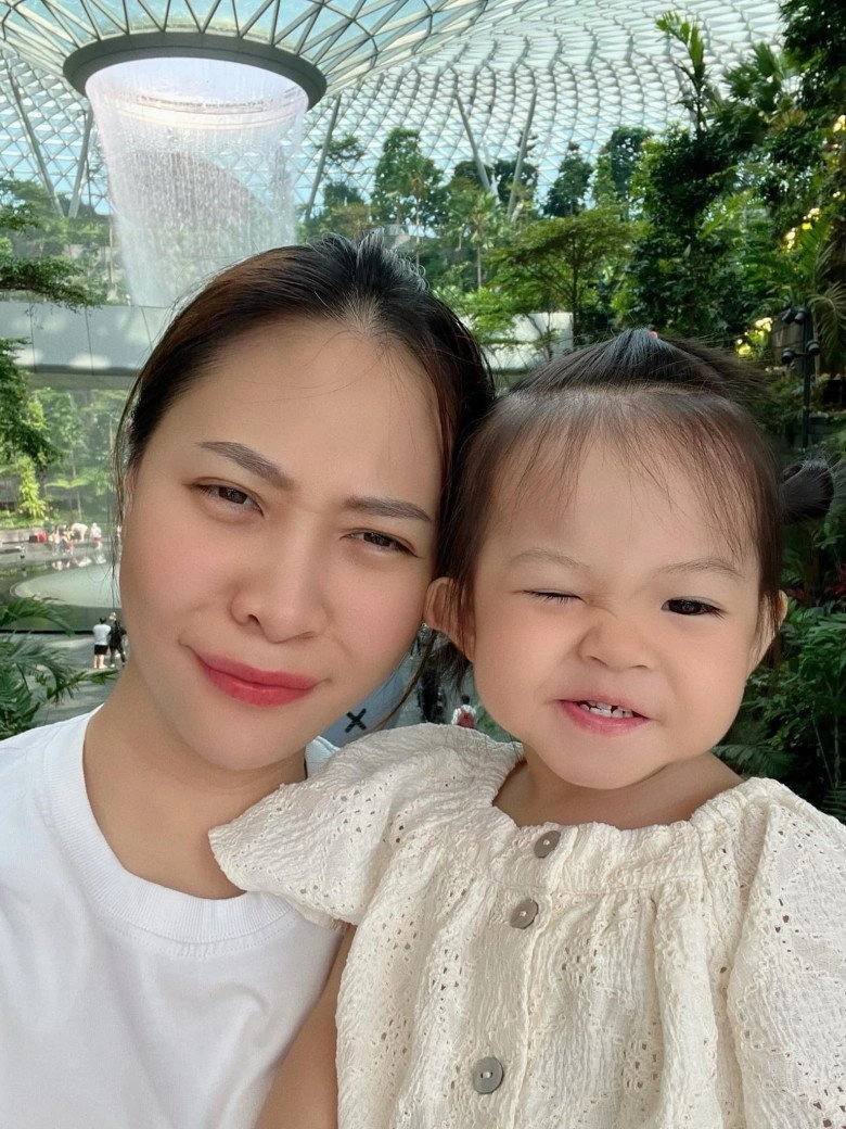 Có con gái 2 tuổi với cường đôla chân dài xứ lạng khoedáng thon gọn chân trắngnõn nà - 12