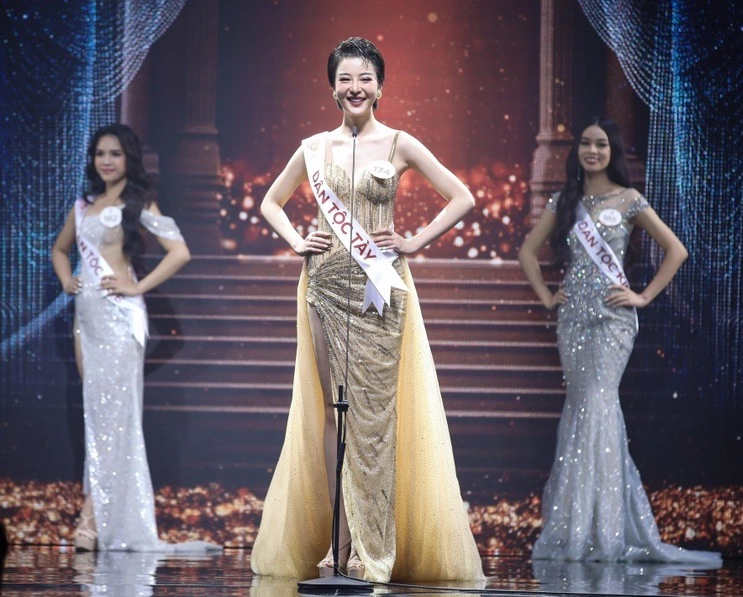 Cô dân tộc tày trượt vương miện hoa hậu đẹp như diễn viên hongkong tóc tém sáng bừng nhan sắc - 2