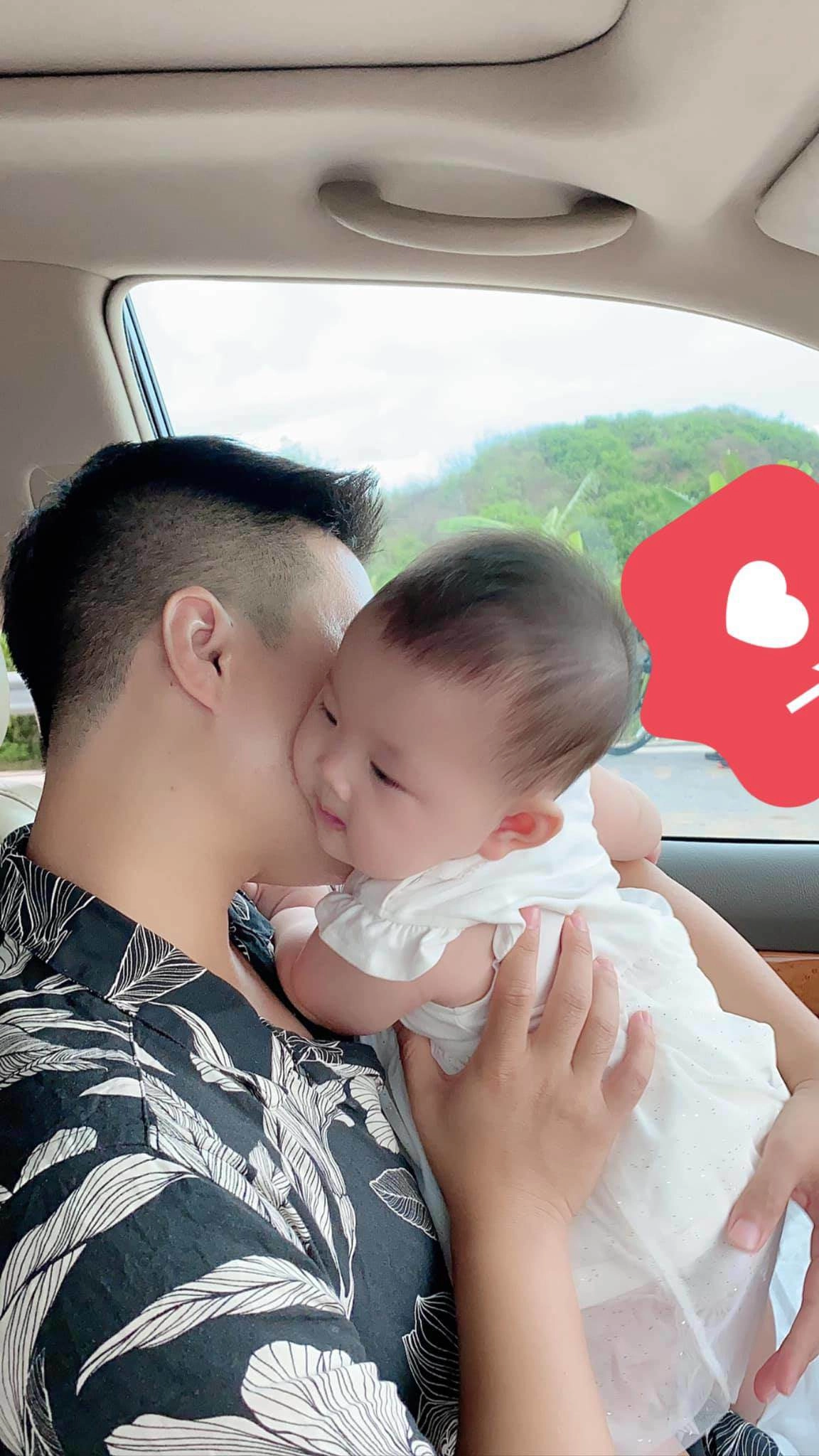 Cô dâu 200 cây vàng giờ là mẹ bỉm sexy tiệc thôi nôi con toàn vàng to như đám cưới - 14