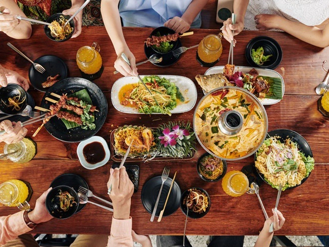 Cô dâu hào môn primmy trương khoe sắc rực rỡ chỉnh ảnh méo tường vẫn bị trêu ú - 6