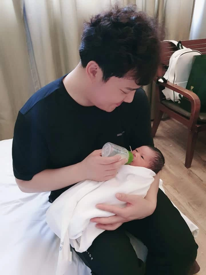 Cô dâu việt 1m47 choáng với chiều cao chú hàn quốc 1m87 cả họ mừng sinh con cải thiện gen - 11