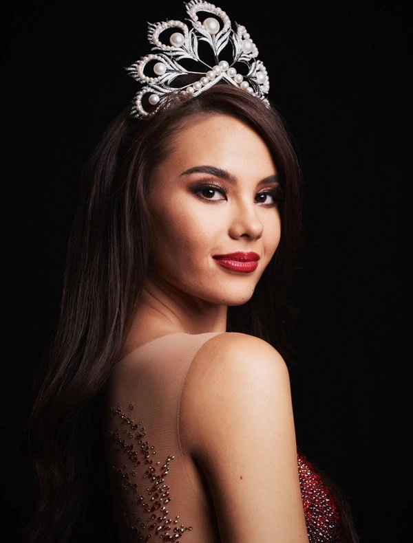 Cô gái nổi tiếng toàn thế giới sau 1 giờ vì có gương mặt quá giống hoa hậu catriona gray - 1