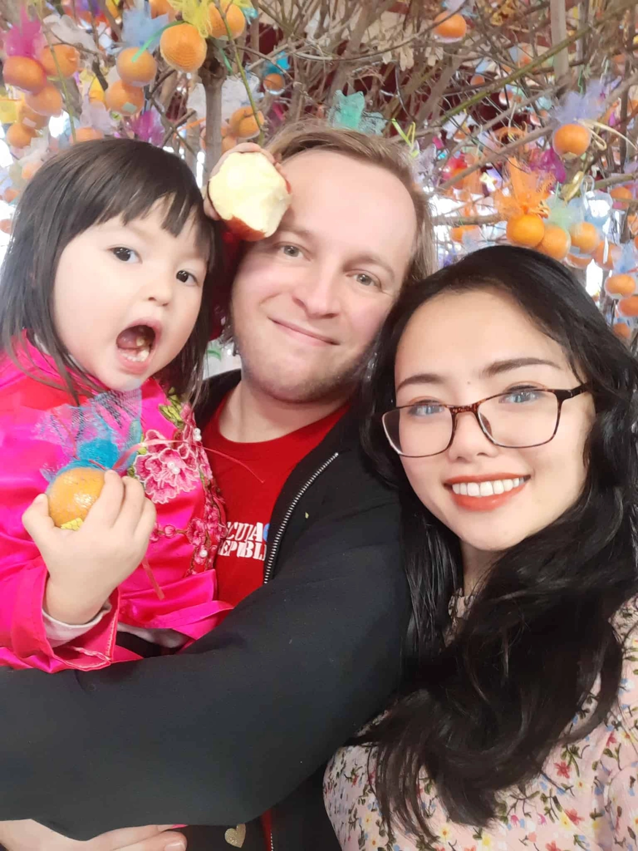 Cô gái việt đòi ly hôn vì vỡ mộng sau khi có con chồng canada làm mọi việc níu kéo - 1