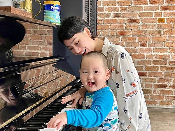 Có gì độc đáo trong mv nhờ con mẹ mới của friso mà đốn tim cư dân mạng đến vậy - 1