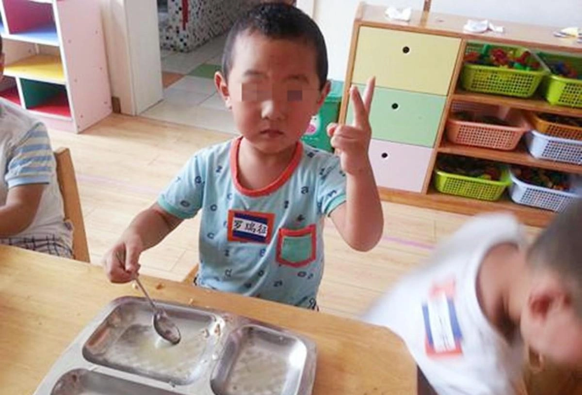 Cô giáo mầm non thâm niên 10 năm tiết lộ suất cơm trưa ở trường khiến trẻ ăn hết veo - 2