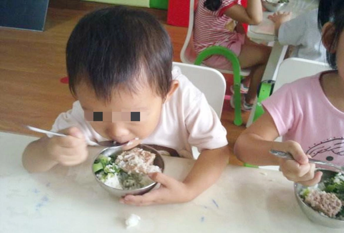 Cô giáo mầm non thâm niên 10 năm tiết lộ suất cơm trưa ở trường khiến trẻ ăn hết veo - 3