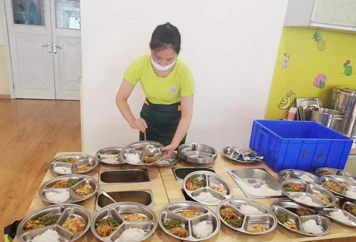 Cô giáo mầm non thâm niên 10 năm tiết lộ suất cơm trưa ở trường khiến trẻ ăn hết veo - 4