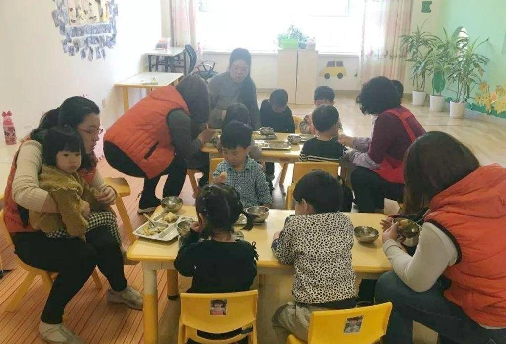 Cô giáo mầm non thâm niên 10 năm tiết lộ suất cơm trưa ở trường khiến trẻ ăn hết veo - 5