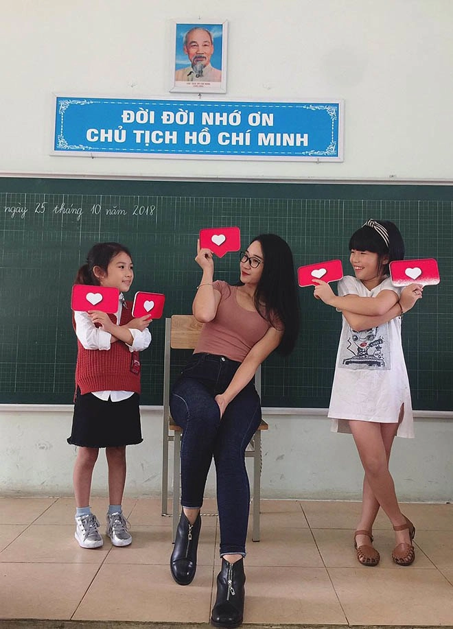 Cô giáo tiểu học hotgirl nhận tin nhắn tiếc nuối của bố học sinh đọc liền biết nhiều người thích - 5