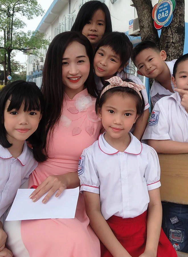 Cô giáo tiểu học xinh nhất hà nội khiến phụ huynh ồ ạt hỏi tên trường cho con theo học - 12
