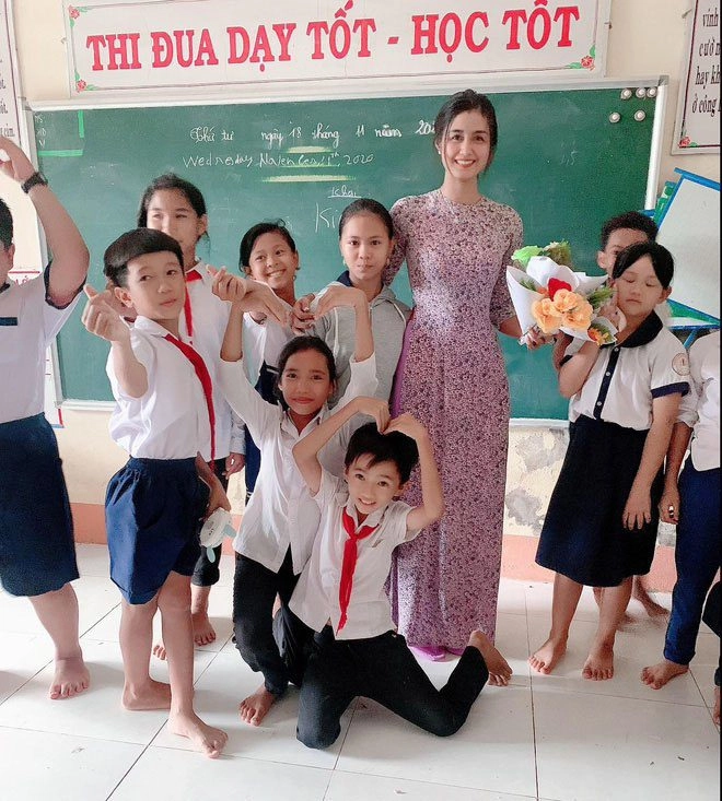 Cô giáo tiểu học xinh nhất hà nội khiến phụ huynh ồ ạt hỏi tên trường cho con theo học - 17