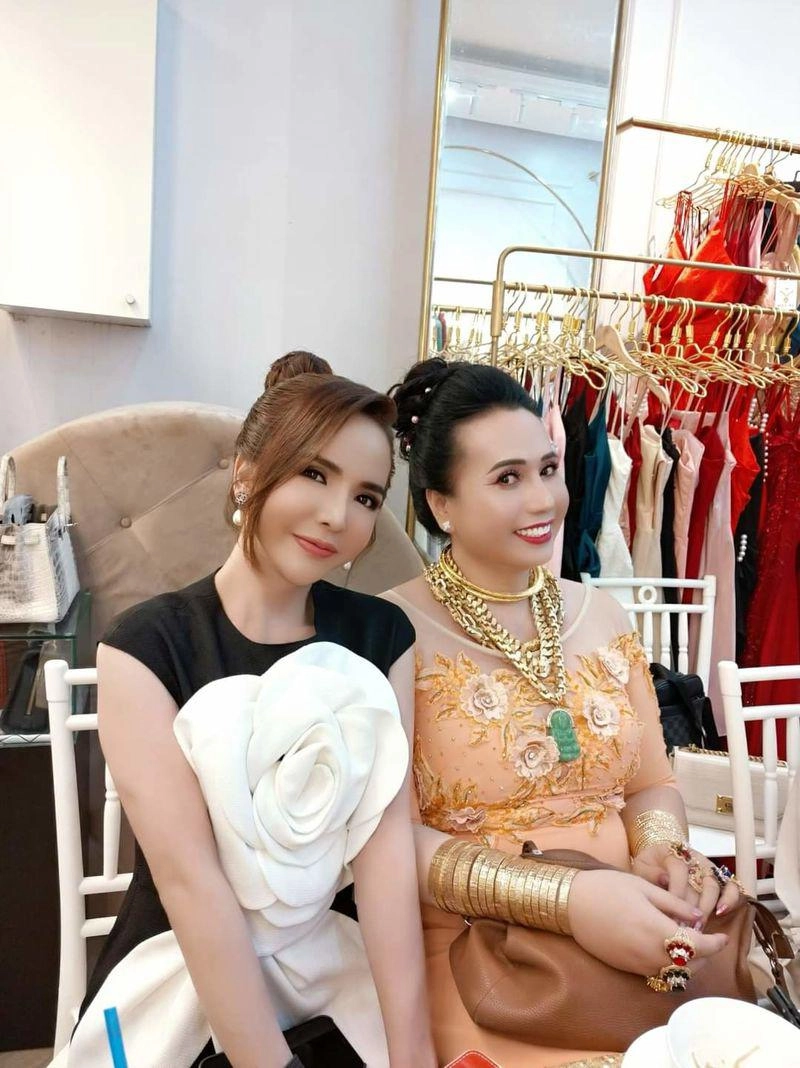 Cô minh hiếu dát vàng đi ăn sinh nhật lộng lẫy đến đâu vẫn bị trừ nhẹ điểm tinh tế - 5