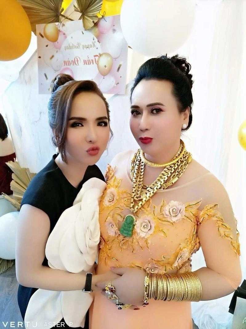 Cô minh hiếu dát vàng đi ăn sinh nhật lộng lẫy đến đâu vẫn bị trừ nhẹ điểm tinh tế - 6