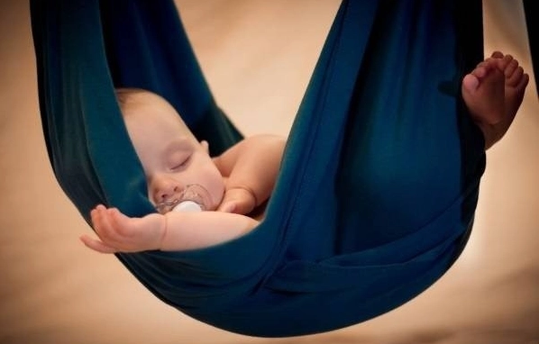 Có nên cho trẻ sơ sinh nằm võng - 1
