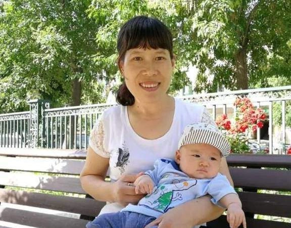 Con 2 tuổi chưa biết đi bố mẹ đưa đến bệnh viện bác sĩ yêu cầu gọi cảnh sát - 2