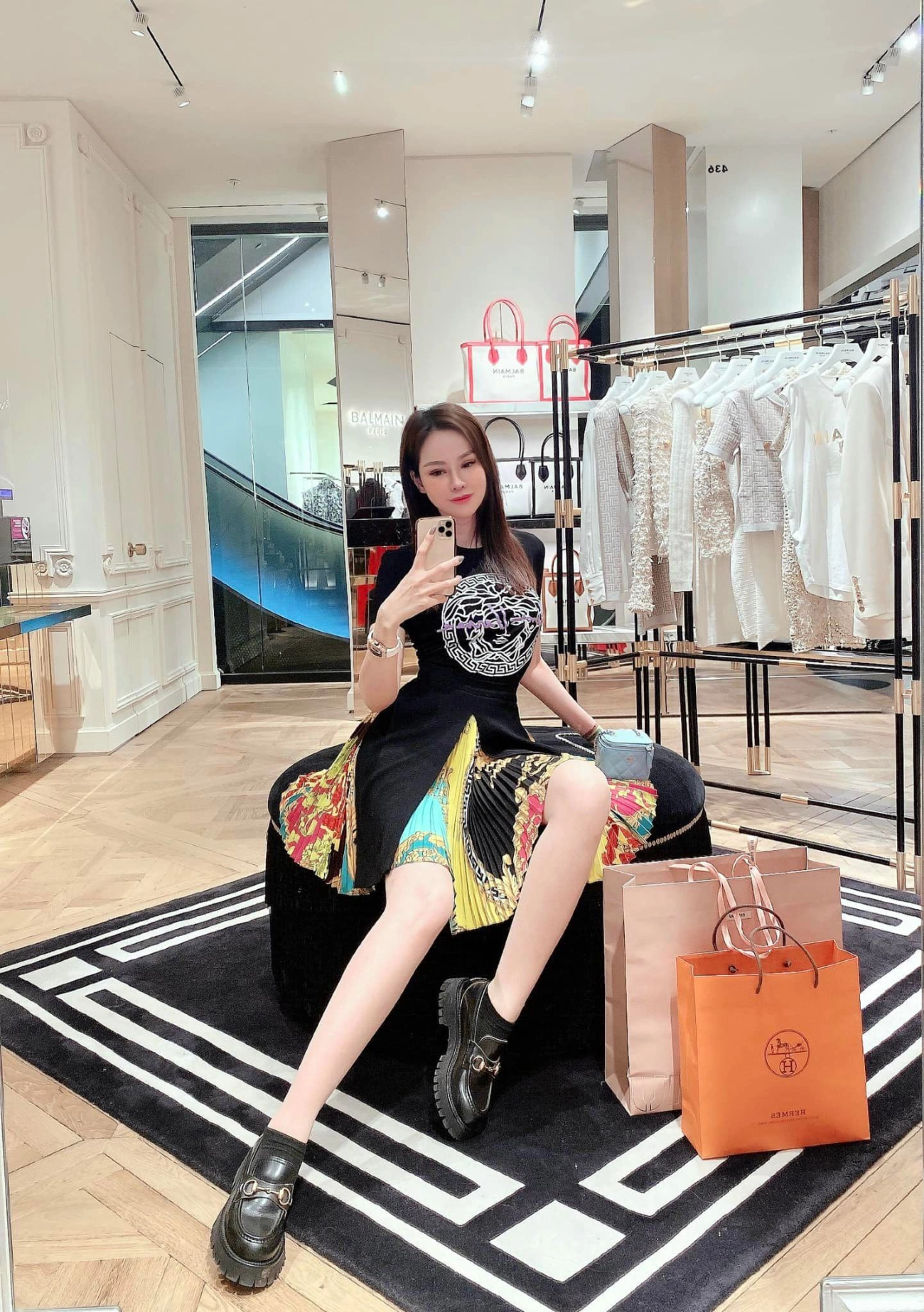 Con dâu tỷ phú hoàng kiều bị lấy đồng hồ giá chục tỷ đồng sở hữu núi hàng hiệu còn đắt đỏ hơn - 8