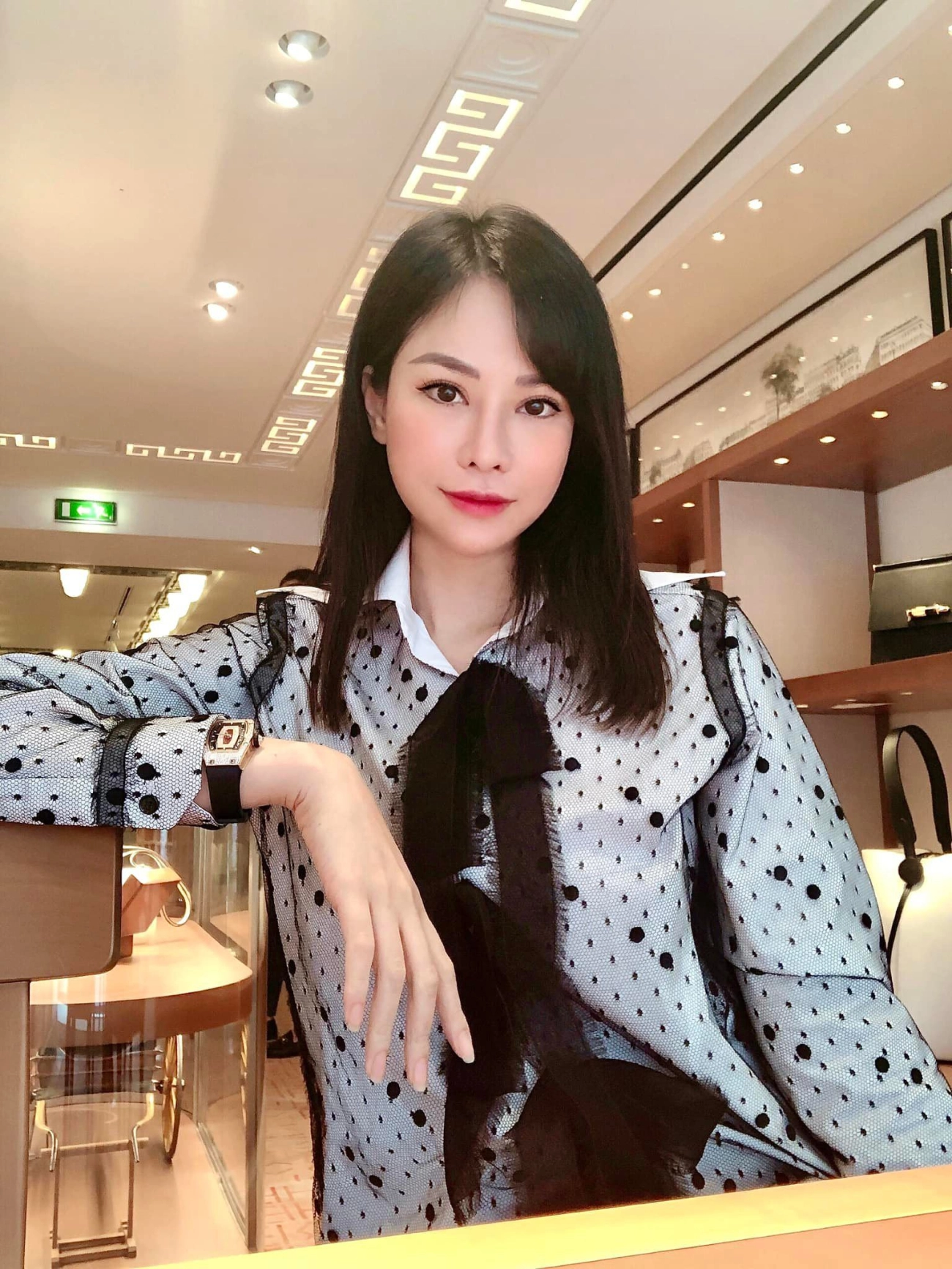 Con dâu tỷ phú hoàng kiều bị lấy đồng hồ giá chục tỷ đồng sở hữu núi hàng hiệu còn đắt đỏ hơn - 10