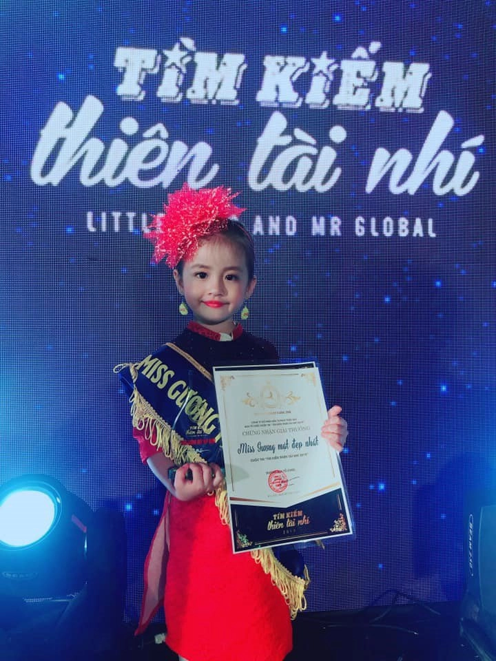 Con gái bà mẹ đơn thân bán ốc ở nha trang đoạt miss gương mặt đẹp giờ chạy show lên đồ sành điệu - 3