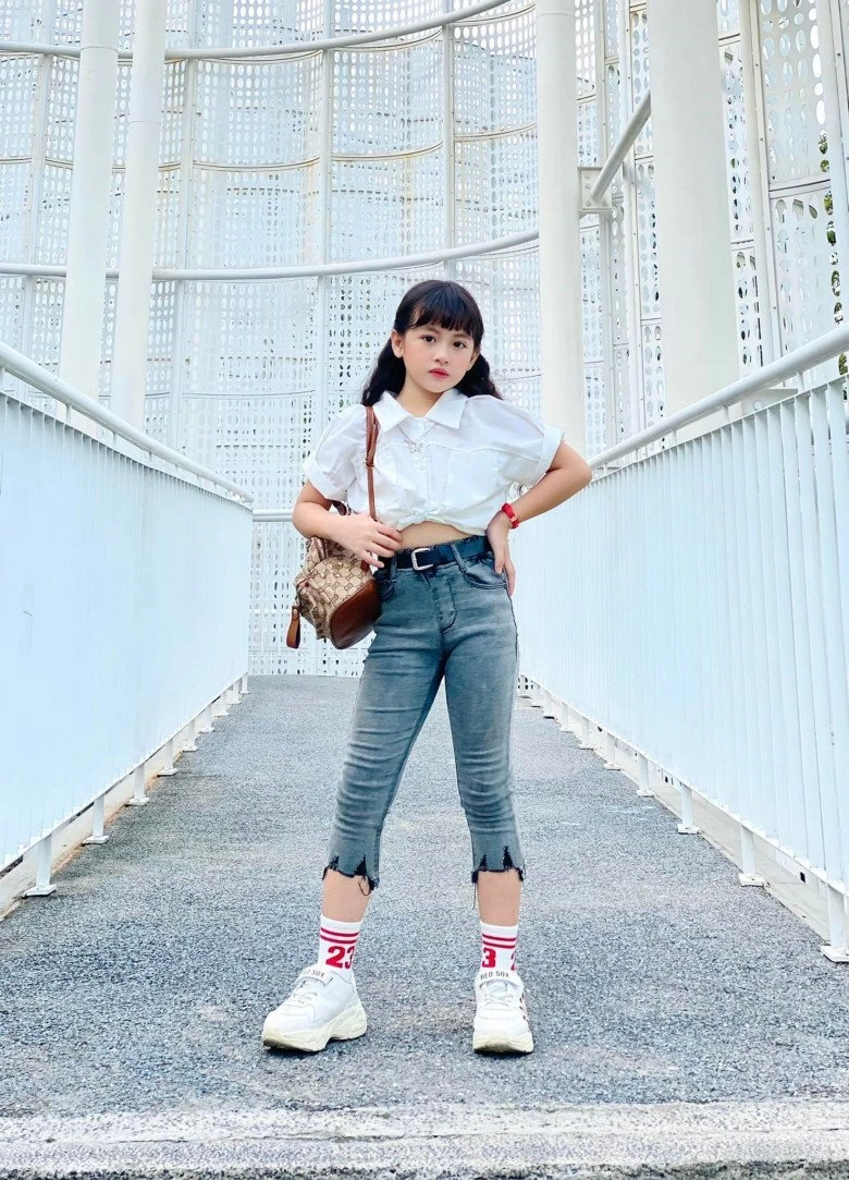 Con gái bà mẹ đơn thân bán ốc ở nha trang đoạt miss gương mặt đẹp giờ chạy show lên đồ sành điệu - 5