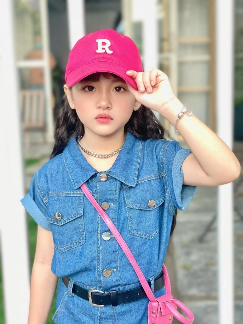 Con gái bà mẹ đơn thân bán ốc ở nha trang đoạt miss gương mặt đẹp giờ chạy show lên đồ sành điệu - 9