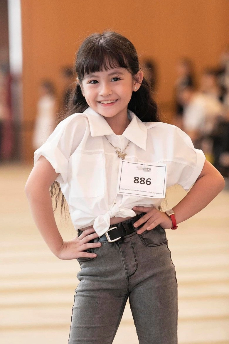 Con gái bà mẹ đơn thân bán ốc ở nha trang đoạt miss gương mặt đẹp giờ chạy show lên đồ sành điệu - 10