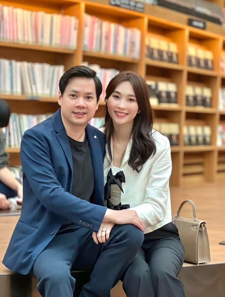 Con gái bám chặt chồng đại gia đặng thu thảo đăng một tấm hình chuẩn gia đình kiểu mẫu - 15