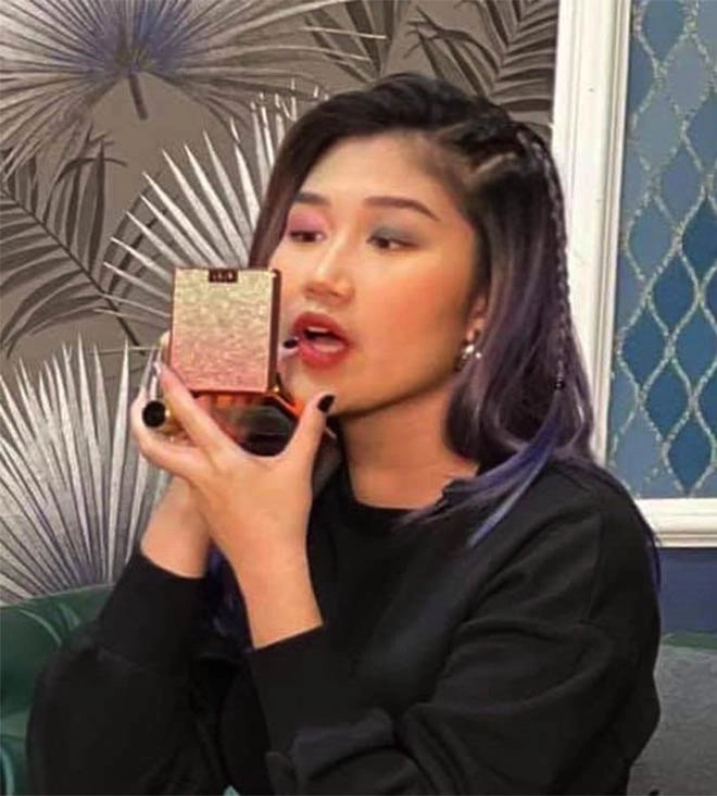 Con gái cát tường từng bị hoài nghi giới tính được mẹ giấu kín nay lột xác gợi cảm - 4