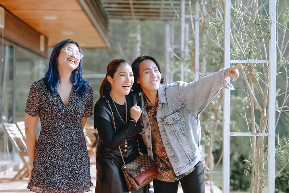 Con gái cát tường từng bị hoài nghi giới tính được mẹ giấu kín nay lột xác gợi cảm - 8