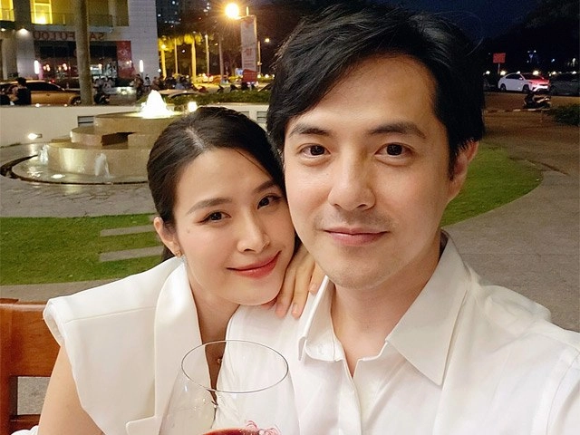 Con gái cứng cáp đông nhi rẽ hướng ăn mặc cắt xẻ táo bạo - 13