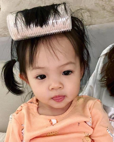 Con gái cưng của cường đôla càng lớn càng xinh mẹ đàm thu trang chăm làm đẹp suốt ngày - 2