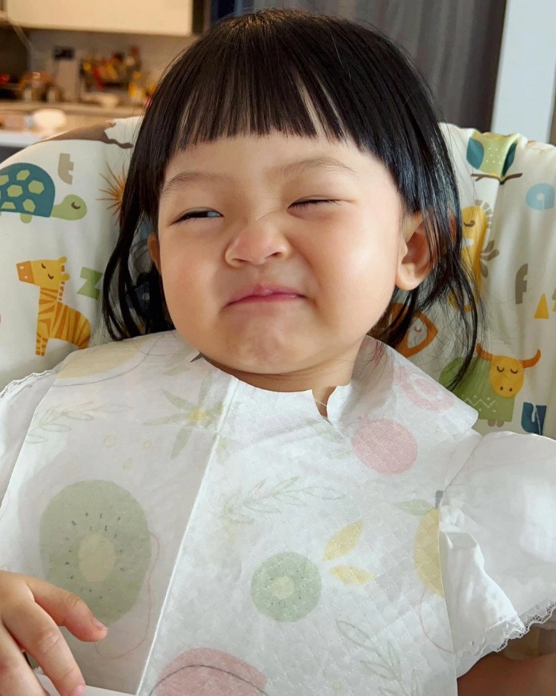 Con gái cưng của cường đôla càng lớn càng xinh mẹ đàm thu trang chăm làm đẹp suốt ngày - 5