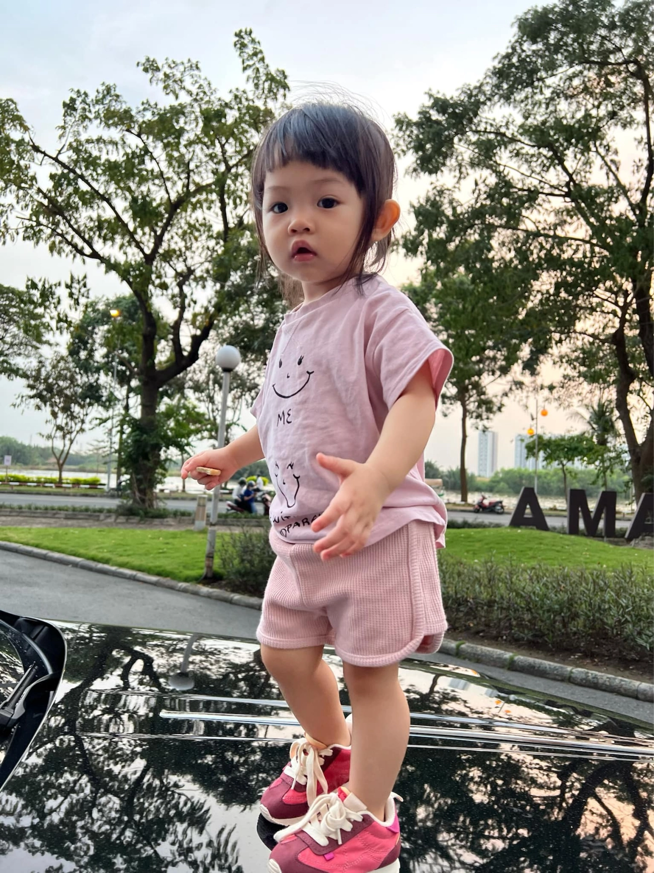 Con gái cưng của cường đôla càng lớn càng xinh mẹ đàm thu trang chăm làm đẹp suốt ngày - 7