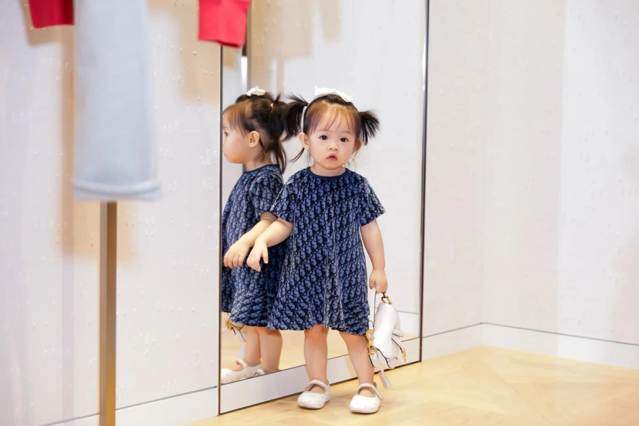 Con gái cưng của cường đôla càng lớn càng xinh mẹ đàm thu trang chăm làm đẹp suốt ngày - 10
