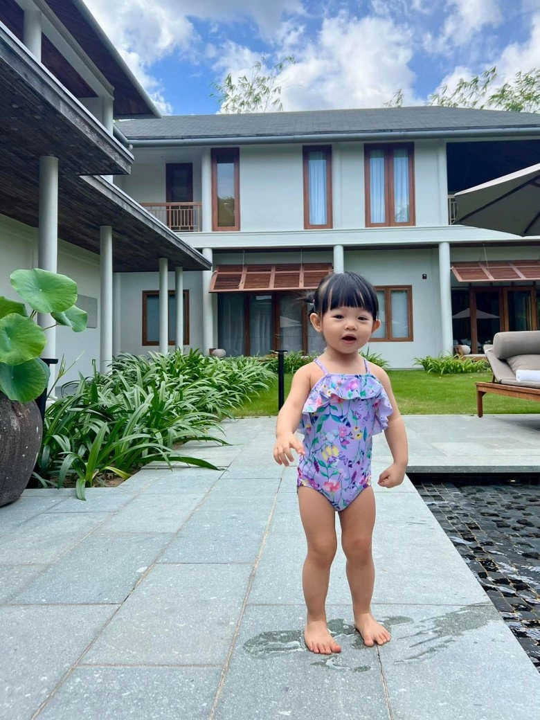 Con gái cưng của cường đôla càng lớn càng xinh mẹ đàm thu trang chăm làm đẹp suốt ngày - 13