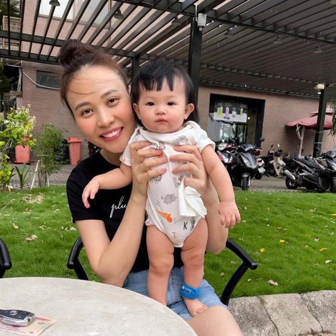 Con gái cường đôla- đàm thu trang càng lớn càng xinh như thiên thần đẹp nhất ở đôi mắt - 9