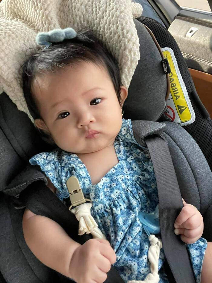 Con gái cường đôla- đàm thu trang càng lớn càng xinh như thiên thần đẹp nhất ở đôi mắt - 13