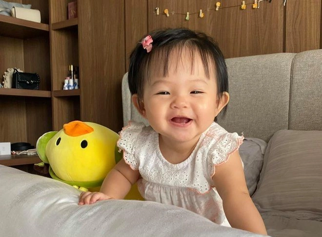 Con gái cường đôla- đàm thu trang càng lớn càng xinh như thiên thần đẹp nhất ở đôi mắt - 14