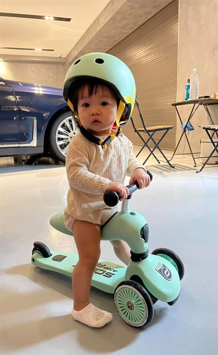 Con gái cường đôla dự sinh nhật bạn mà quá xinh khiến nhiều người nhầm là nhân vật chính - 11