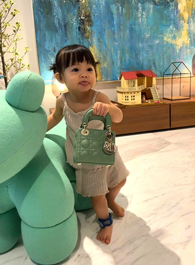 Con gái cường đôla gọi bố tay cầm điện thoại 40 triệu ai cũng thót tim đại gia có khác - 8