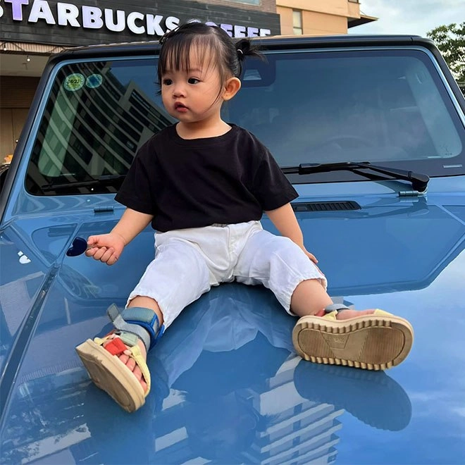 Con gái cường đôla gọi bố tay cầm điện thoại 40 triệu ai cũng thót tim đại gia có khác - 16