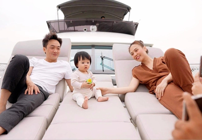Con gái cường đôla lớn phổng phao phụ mẹ trang trí giáng sinh trong biệt thự triệu đô - 16