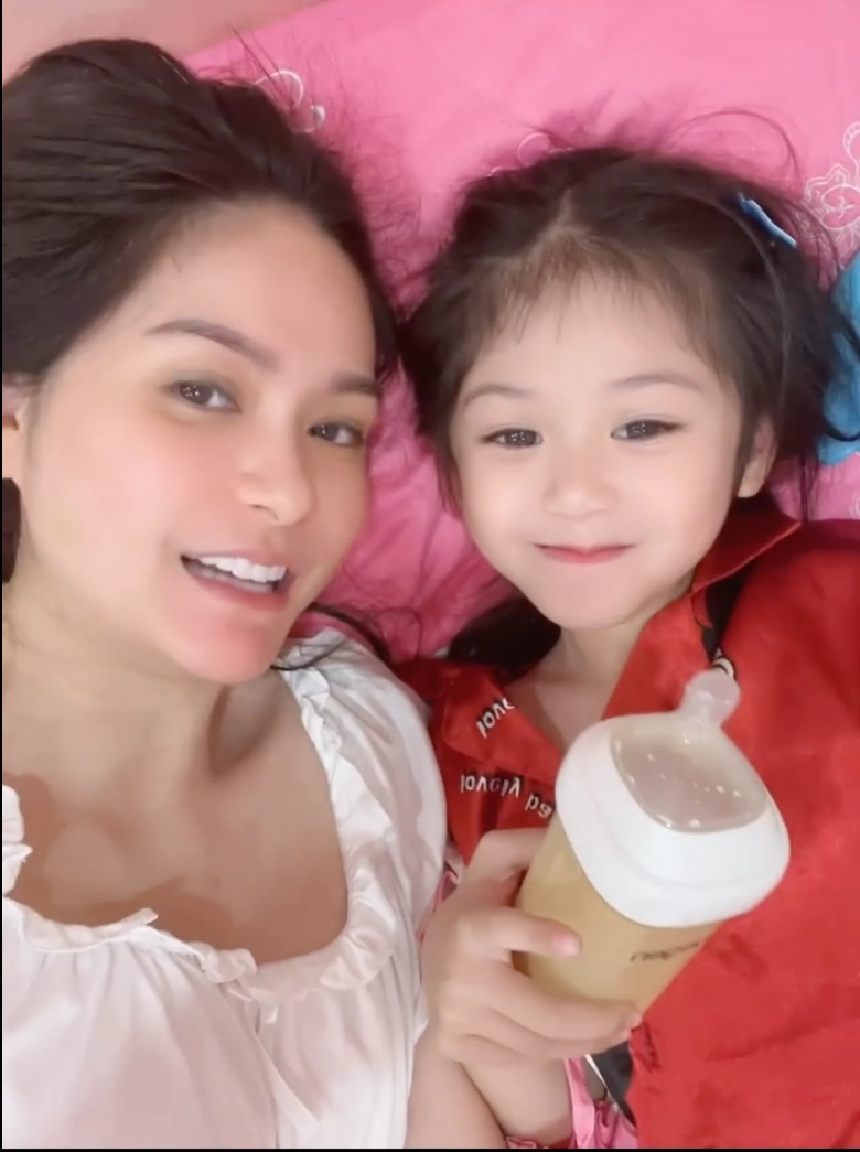 Con gái đại gia nhà 200 tỷ đoàn di băng 6 tuổi vẫn bú bình mẹ không dám cai vì sợ điều này - 3